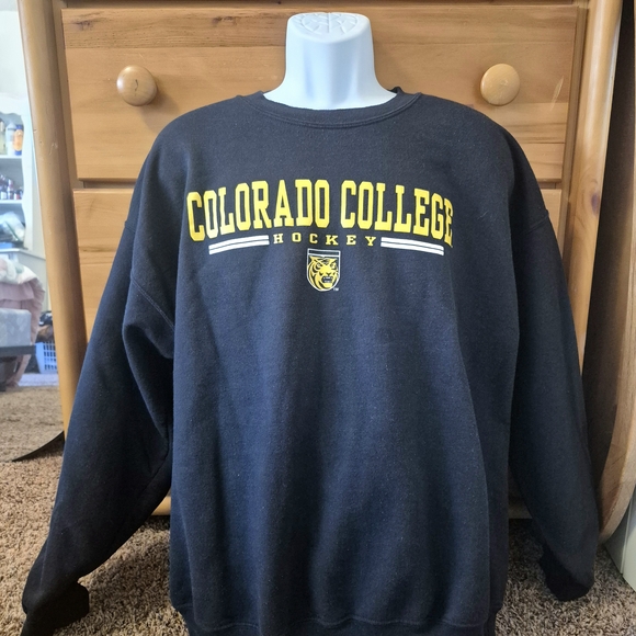 Gildan Other - Colorado College Hockey Men's Sweatshirt XL
